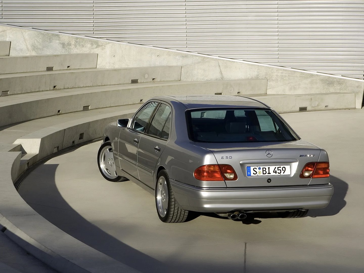 Mercedes_E-Class_AMG_2_generation__Sedan__8.jpg