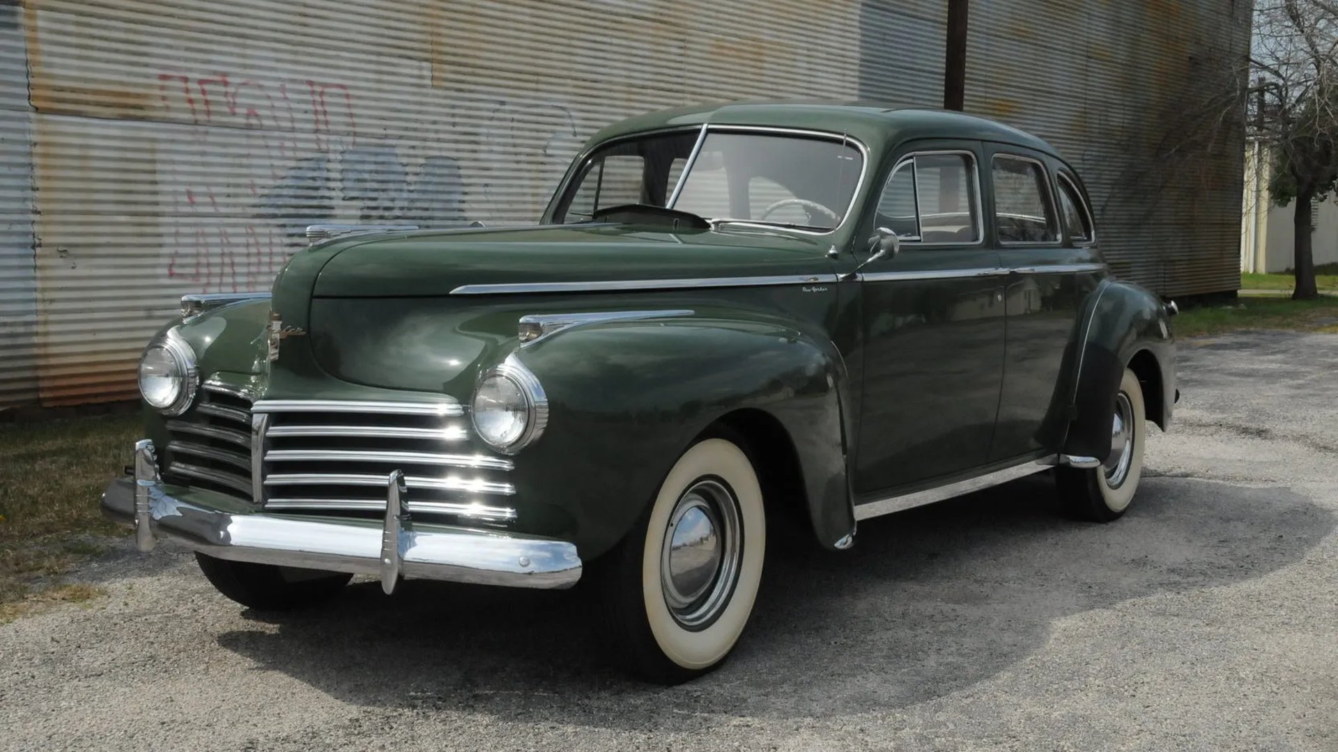 Chrysler_New_Yorker_1_generation__Sedan__2.jpg