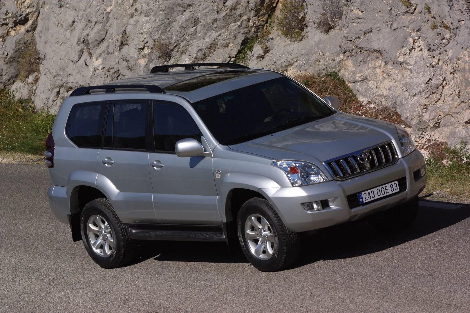 Toyota_Land_Cruiser_3_generation__SUV_5-doors__7.jpg