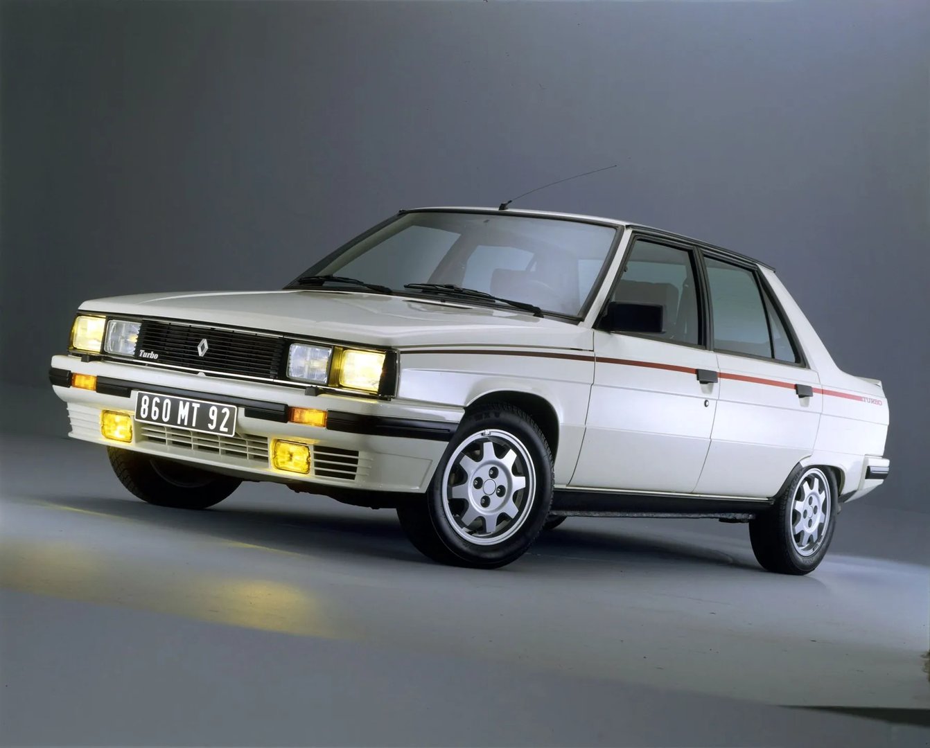 Renault_9_1_generation__Sedan__3.jpg