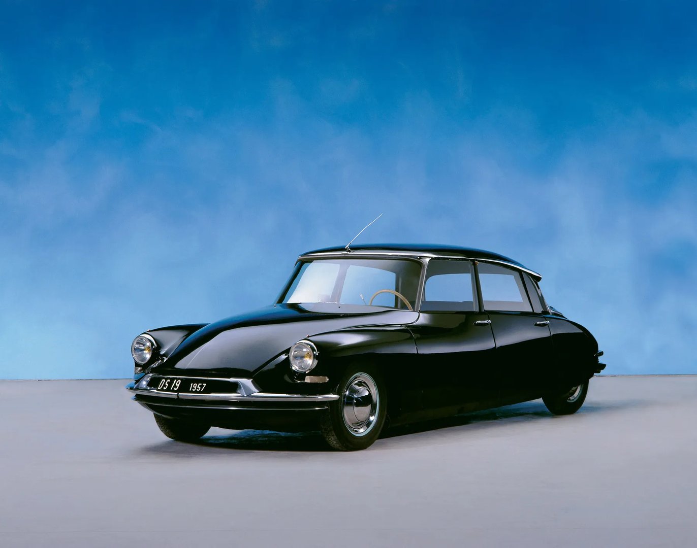 Citroen_DS_1_generation__Sedan__4.jpg