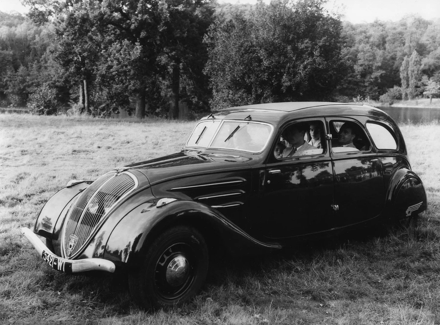 Peugeot_402_1_generation__Sedan_Long__1.jpg
