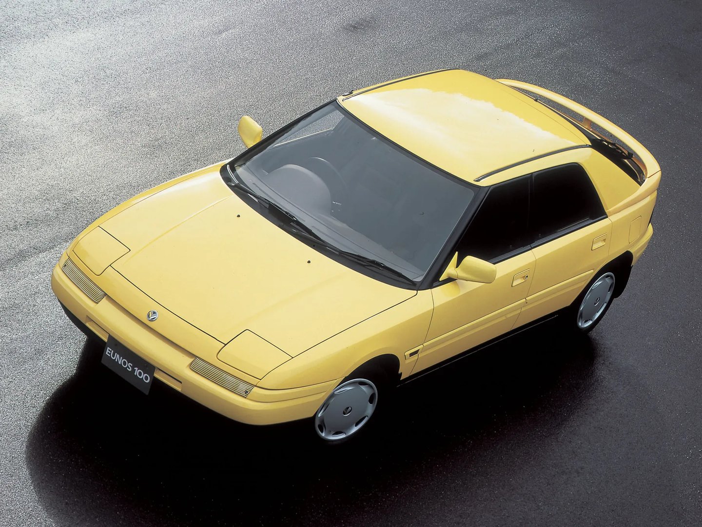 Mazda_Eunos_100_1_generation__Hatchback_5-door__1.jpg