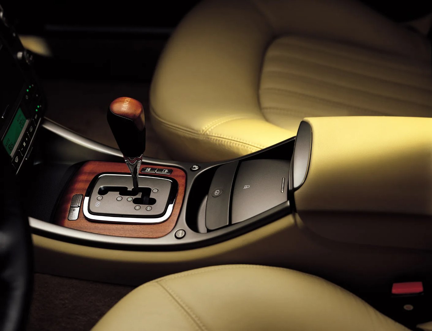 Lancia_Thesis_1_generation__Sedan__13.jpg