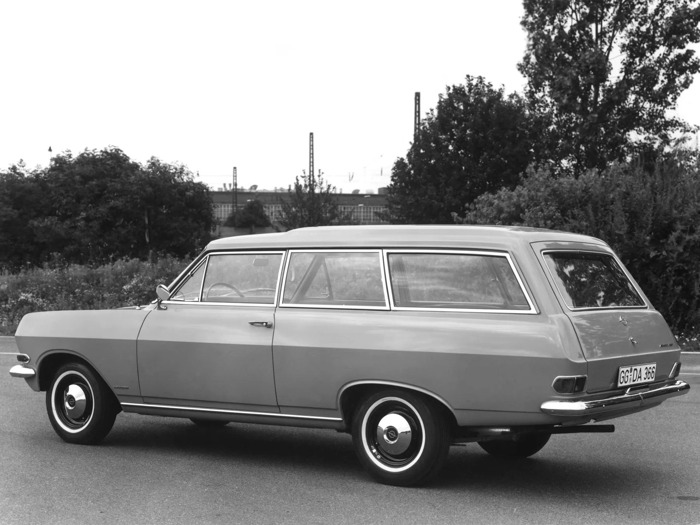 Opel_Rekord_2_generation__Estate_3-door__4.jpg