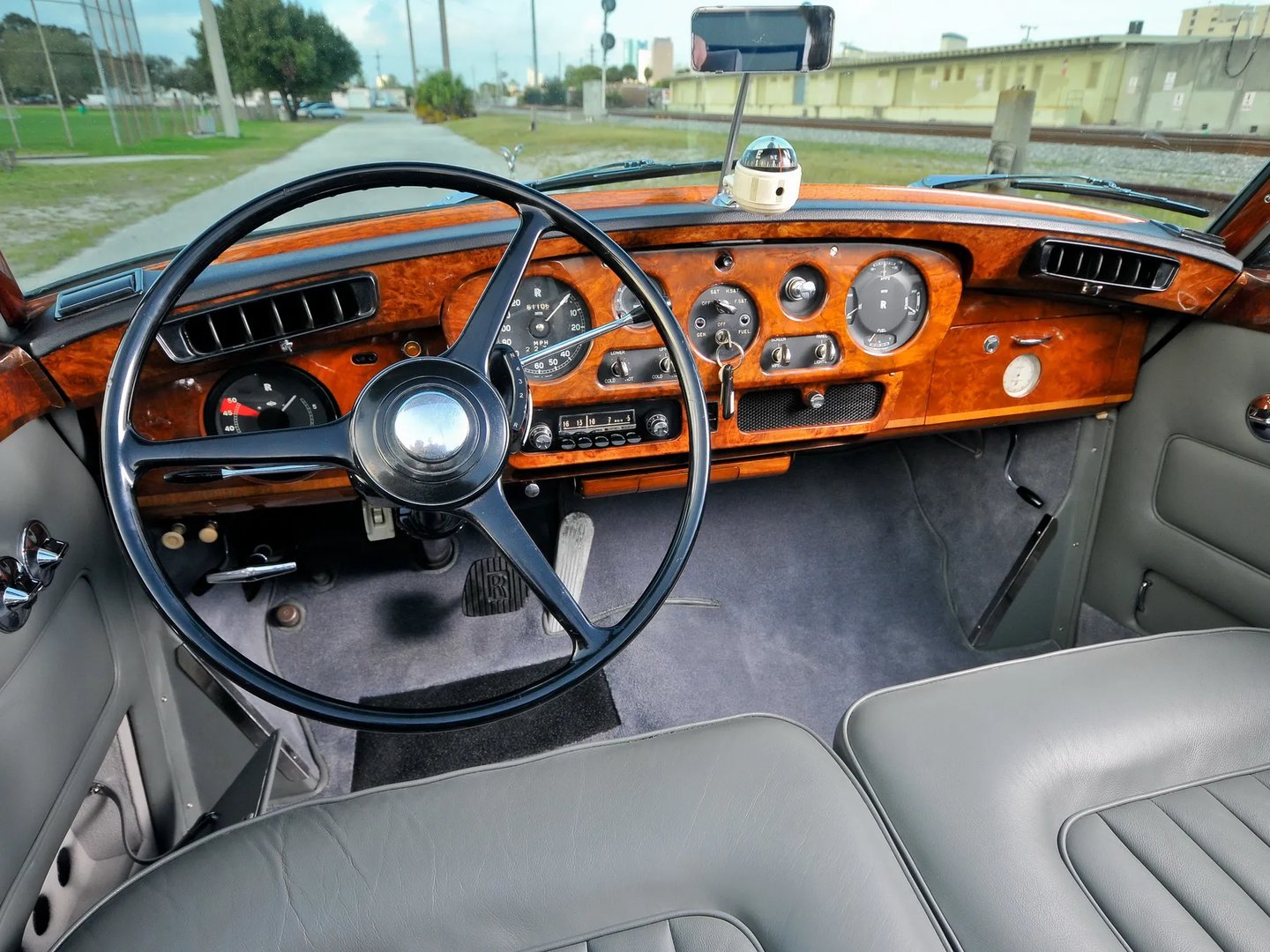 Rolls-Royce_Silver_Cloud_3_generation__Cabrio__13.jpg