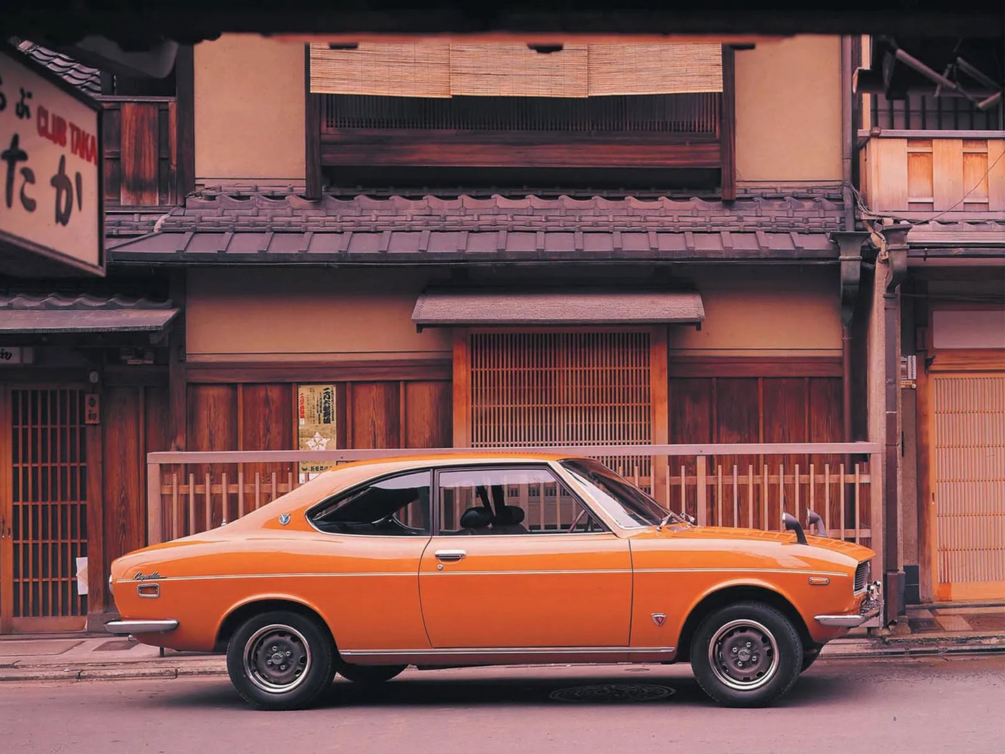 Mazda_Capella_1_generation__Coupe__1.jpg