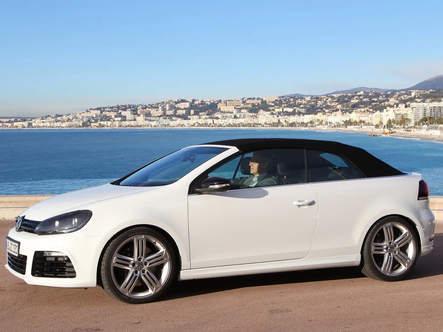 Volkswagen_Golf_R_6_generation__Cabrio__10.jpg