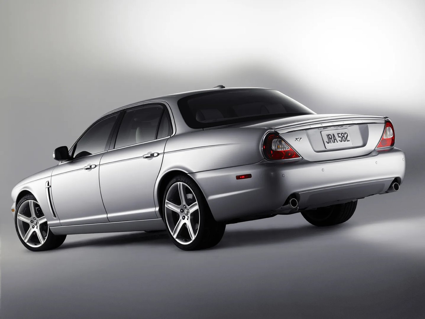 Jaguar_XJR_3_generation_restyling__Sedan_Long__1.jpg