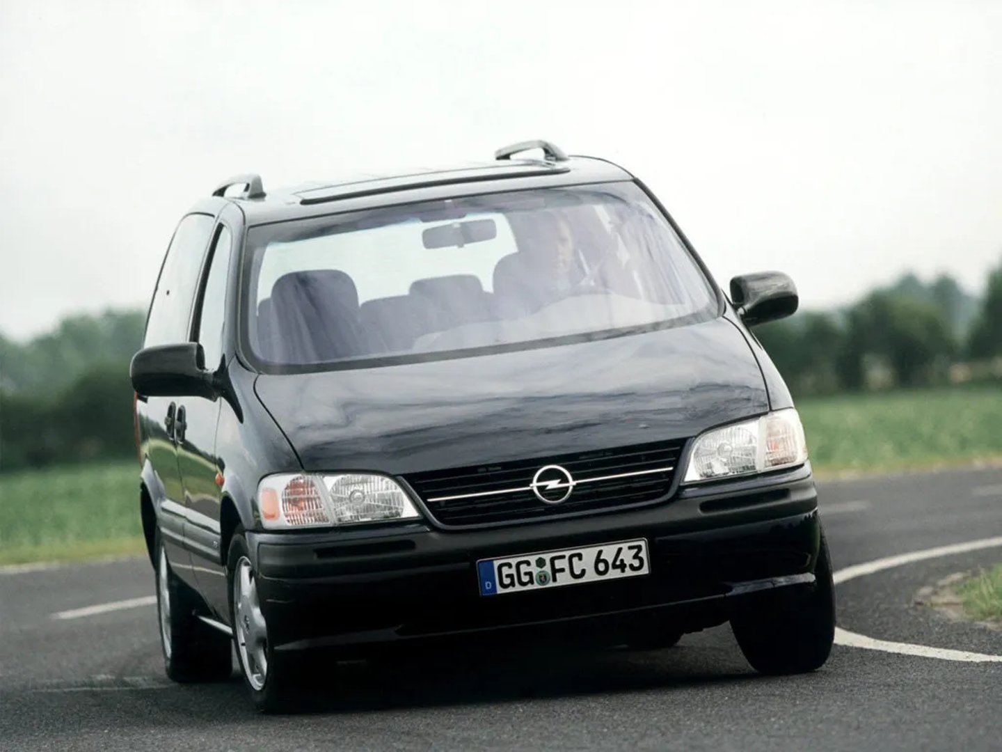 Opel_Sintra_1_generation__Minivan__3.jpg