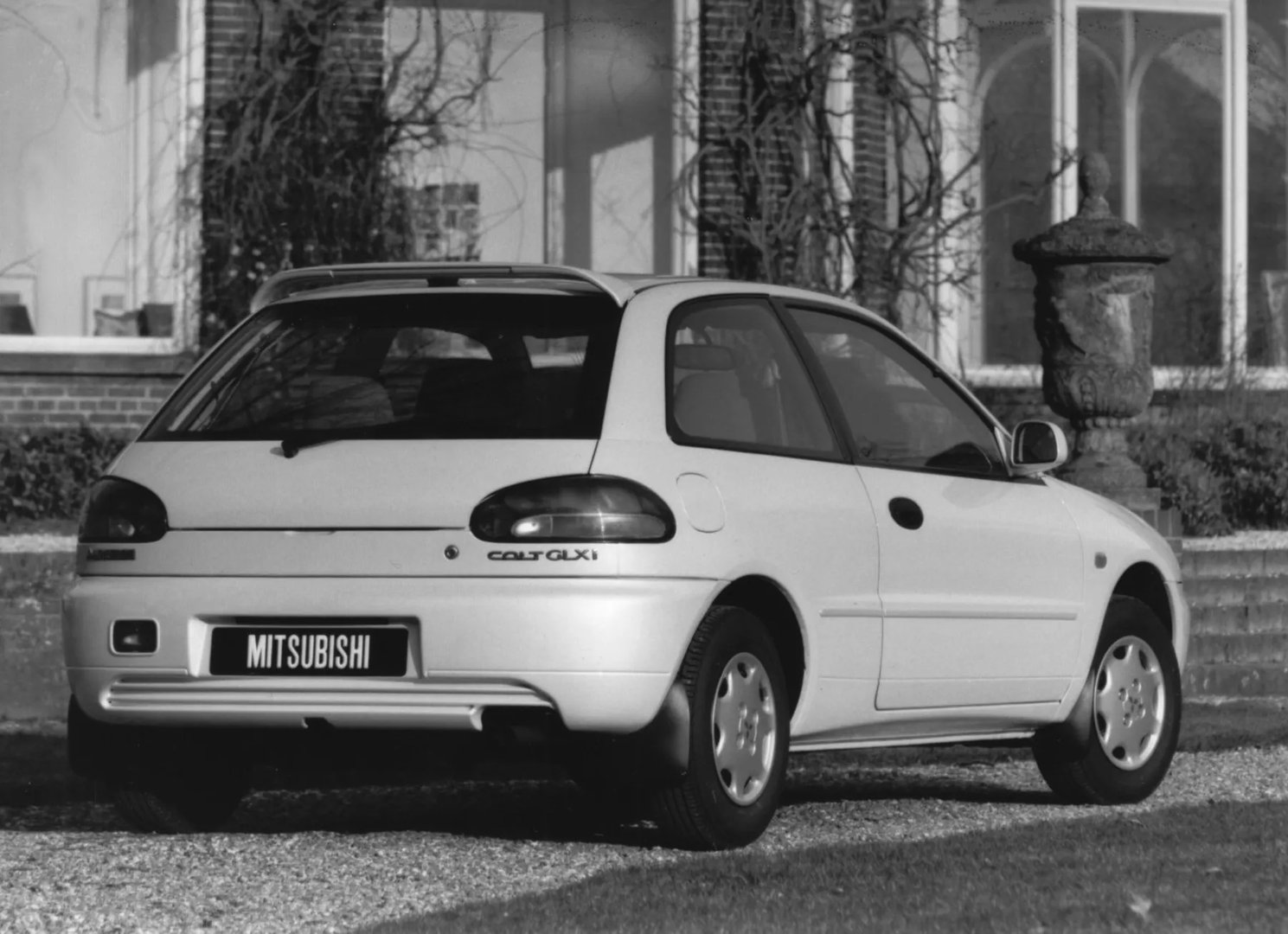 Mitsubishi_Colt_4_generation__Mini_3-doors__3.jpg