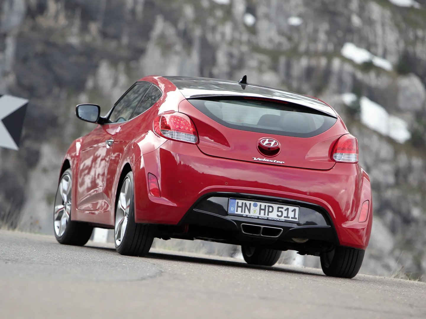 Hyundai_Veloster_1_generation__Hatchback_4-door__10.jpg