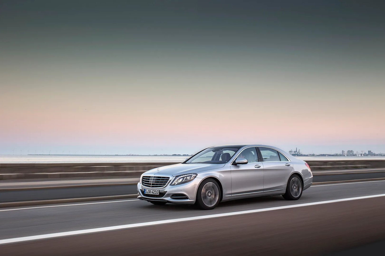 Mercedes_S-Class_6_generation__Sedan__11.jpg