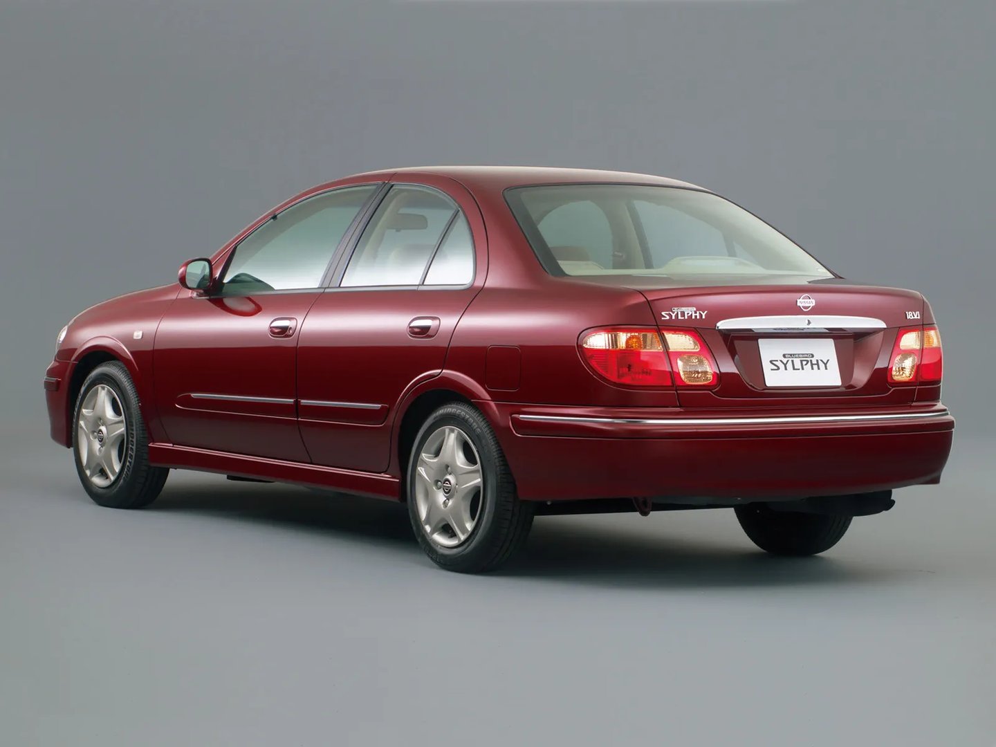 Nissan_Bluebird_Sylphy_1_generation__Sedan__3.jpg