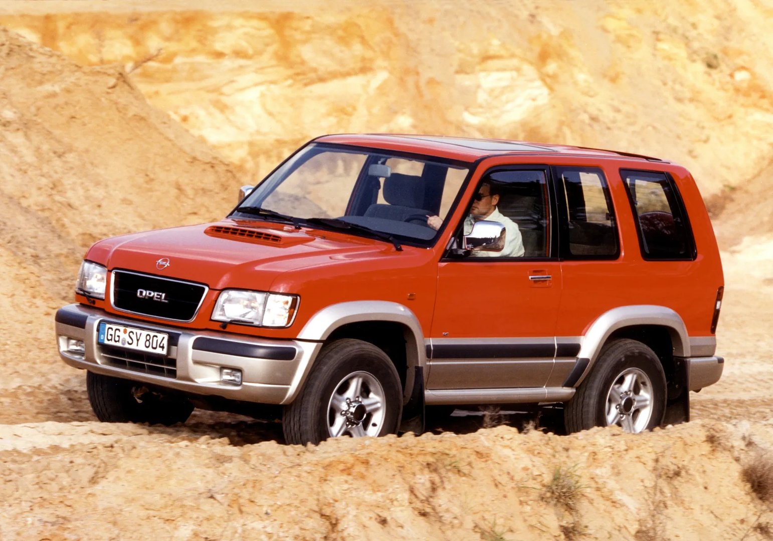 Opel_Monterey_1_generation_restyling__SUV_3-doors__5.jpg