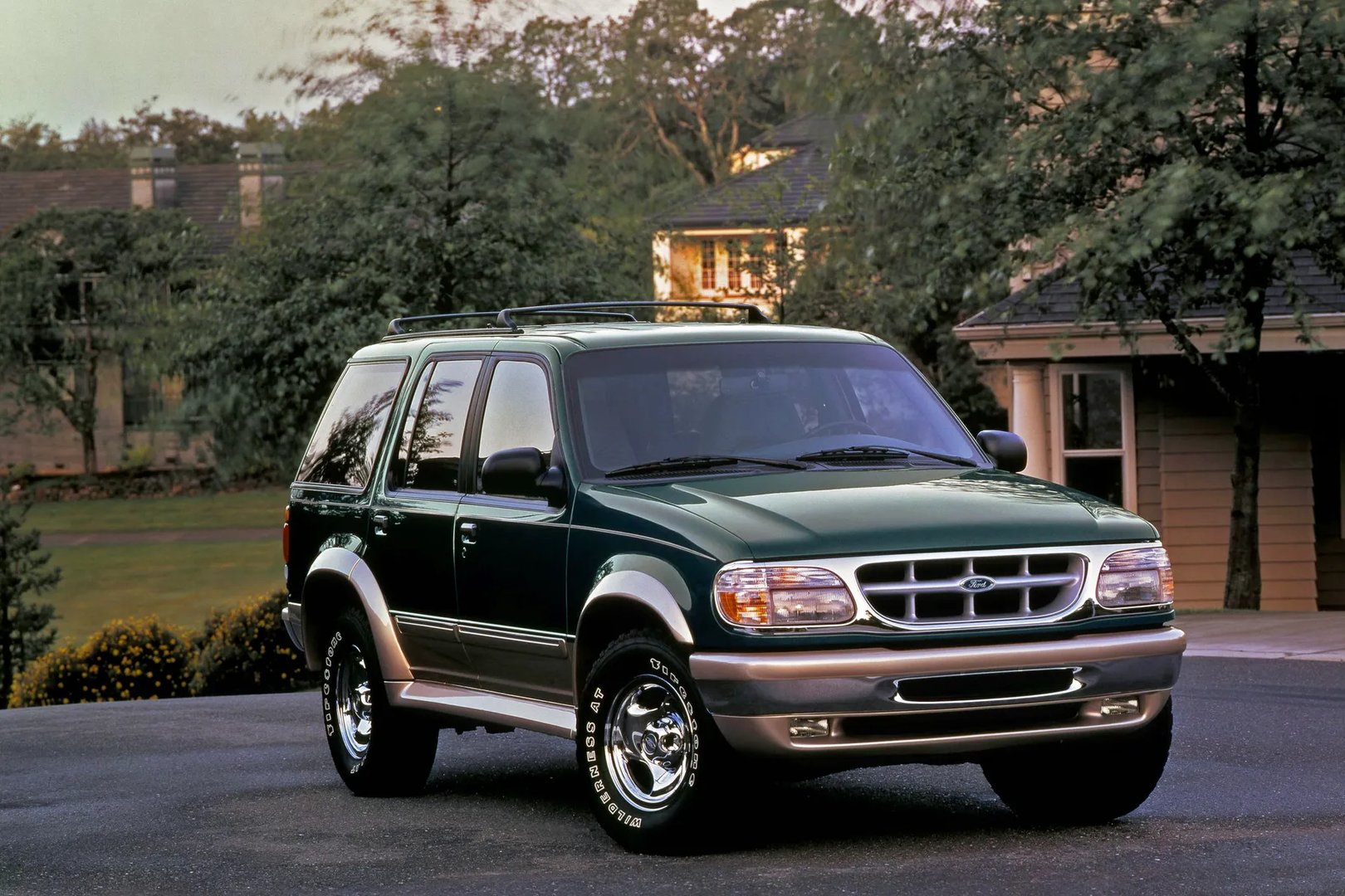 Ford_Explorer_2_generation__SUV_5-doors__7.jpg