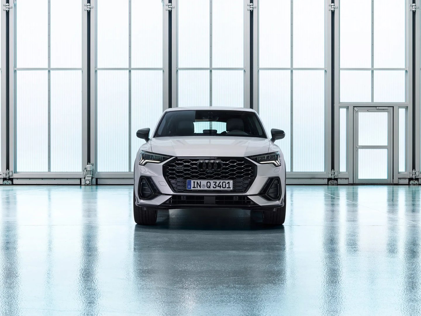 Audi_Q3_Sportback_1_generation__SUV_Coupe__2.jpg