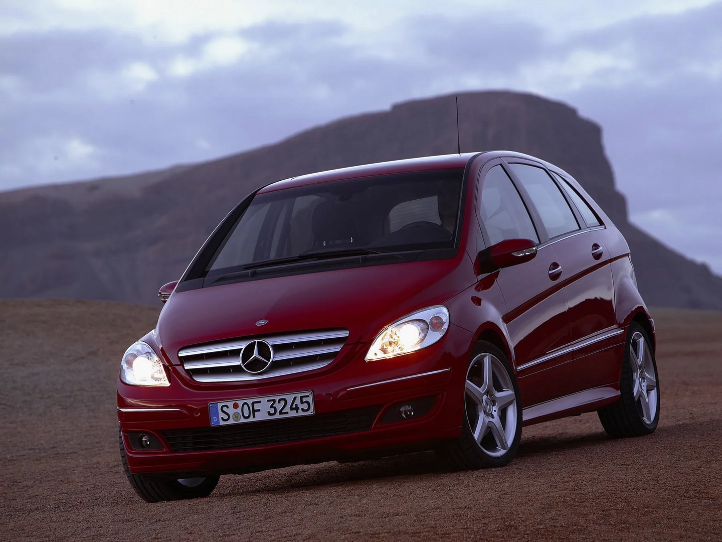 T245  Hatchback 5-door