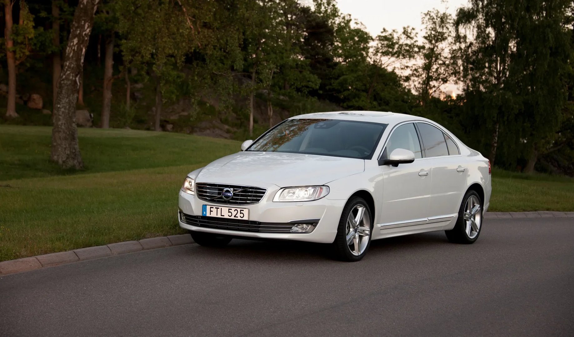 Volvo_S80_2_generation_restyling_2__Sedan__9.jpg