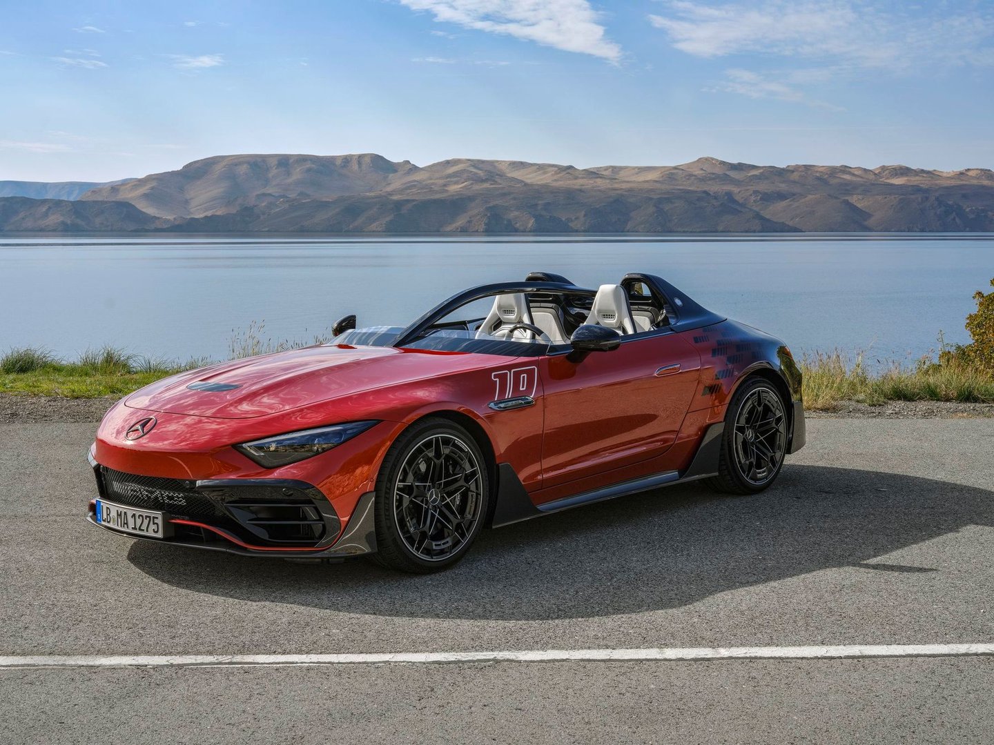 —  Roadster 