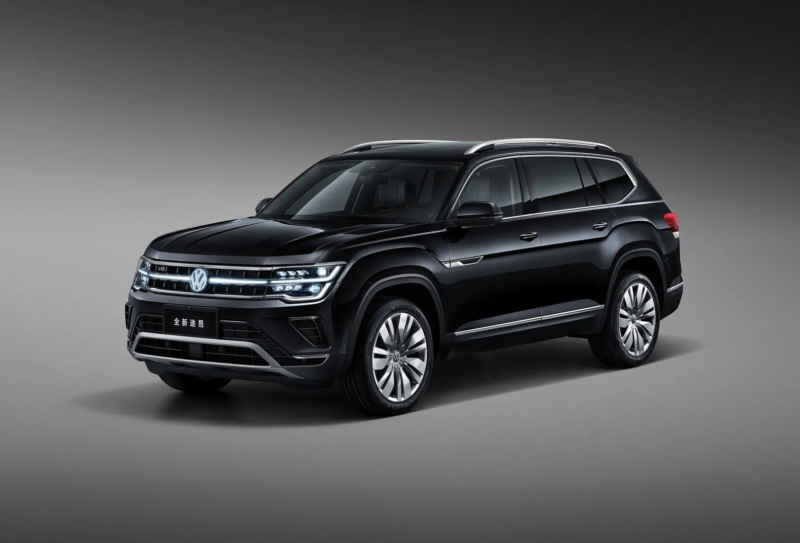 Volkswagen_Teramont_1_generation_restyling__SUV_5-doors__6.jpg