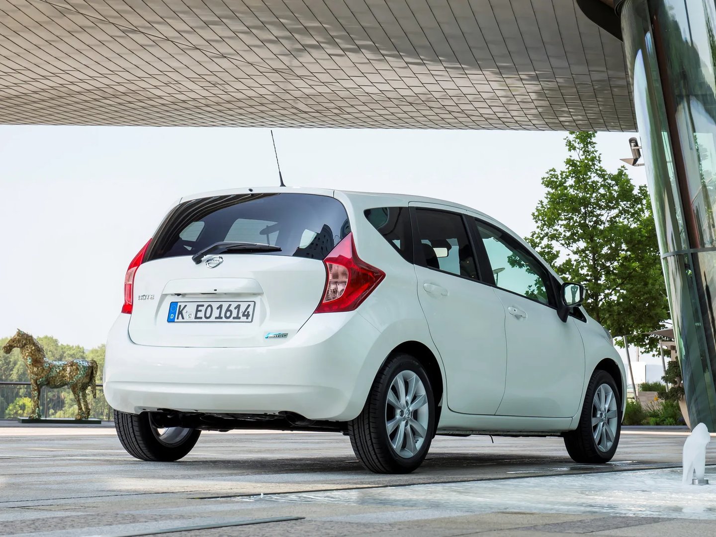 Nissan_Note_2_generation__Hatchback_5-door__8.jpg