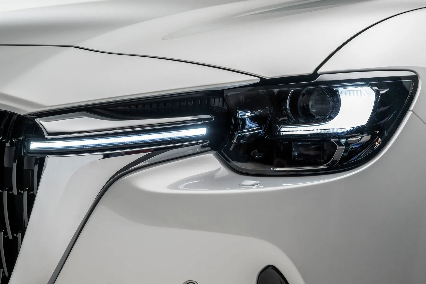Mazda_CX-60_1_generation__SUV_5-doors__12.jpg