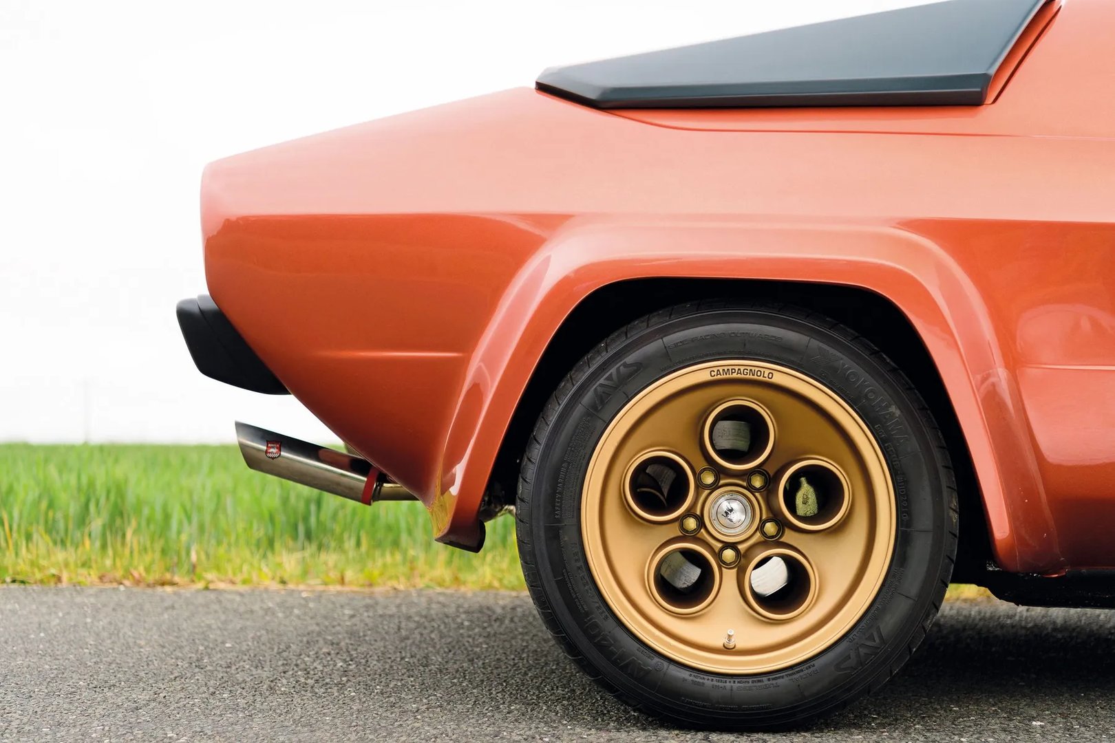 Lamborghini_Silhouette_1_generation__Targa__13.jpg