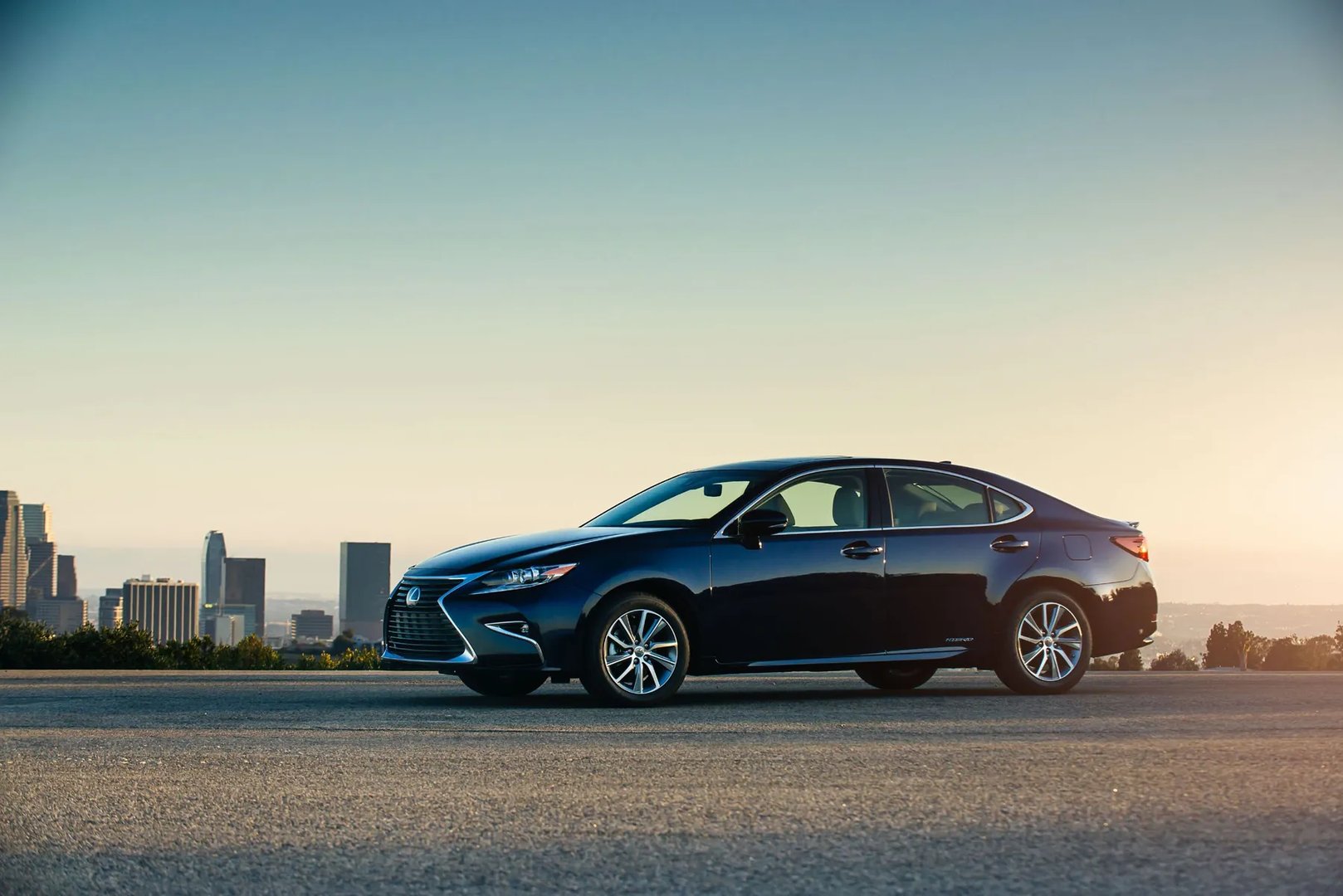 Lexus_ES_6_generation_restyling__Sedan__13.jpg