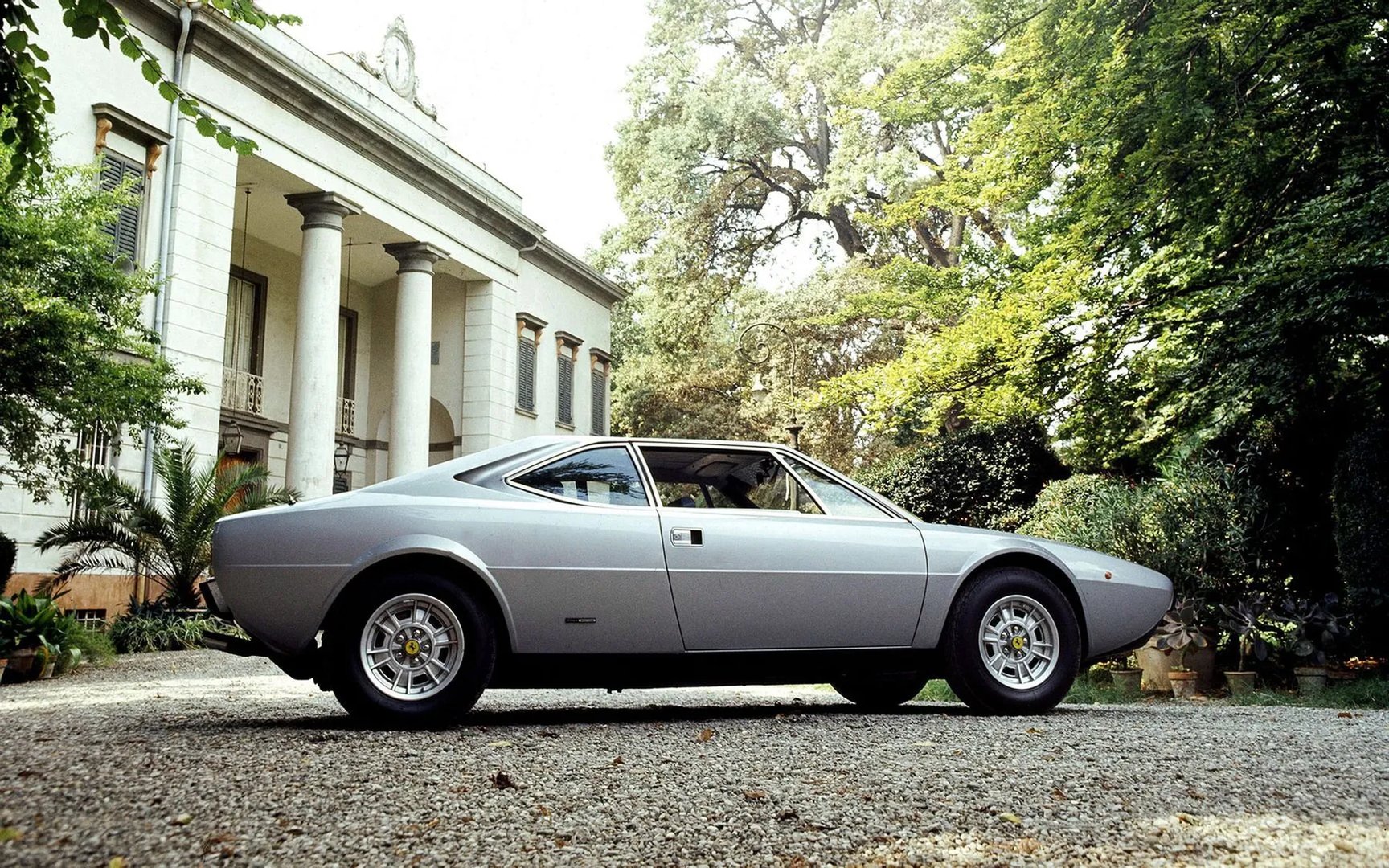 Ferrari_Dino_208_308_GT4_1_generation__Coupe__4.jpg
