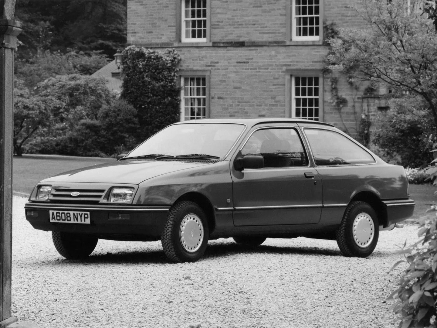 Ford_Sierra_1_generation__Hatchback_3-door__1.jpg