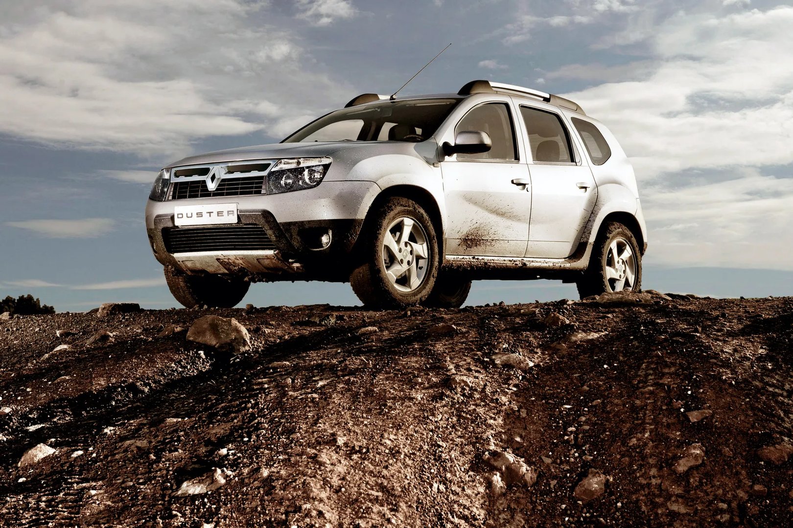 Renault_Duster_1_generation__SUV_5-doors__7.jpg