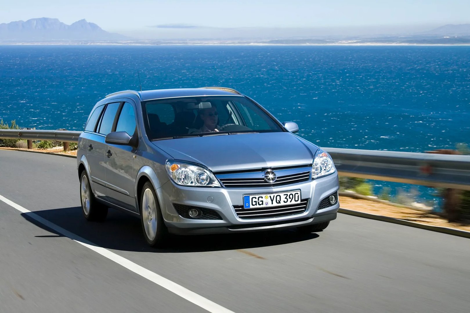 Opel_Astra_3_generation_restyling__Estate_5-door__1.jpg