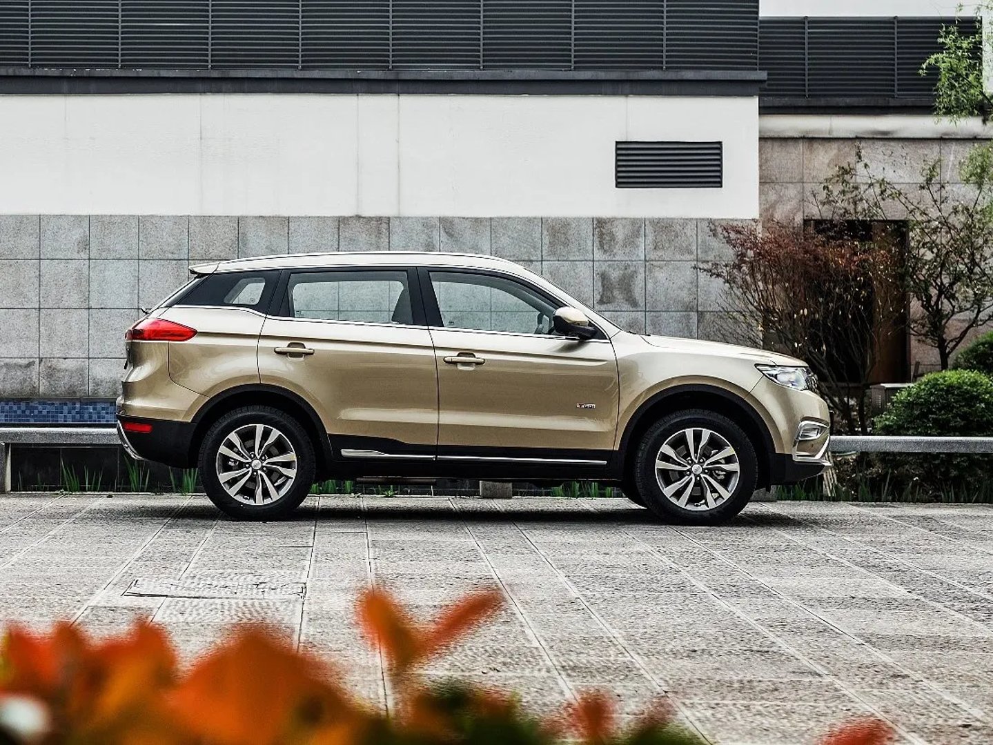 Geely_Atlas_1_generation__SUV_5-doors__4.jpg