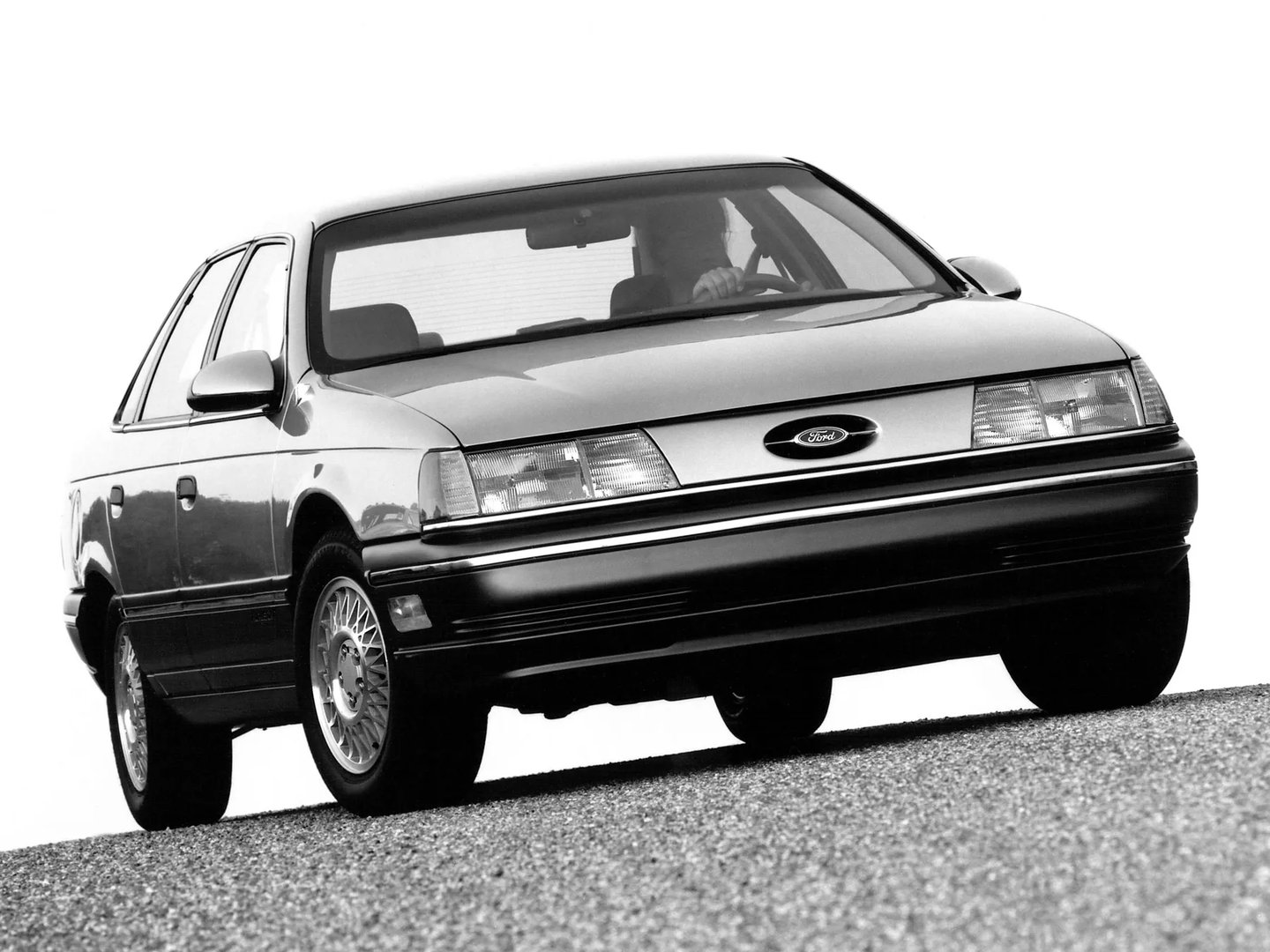 Ford_Taurus_1_generation__Sedan__4.jpg