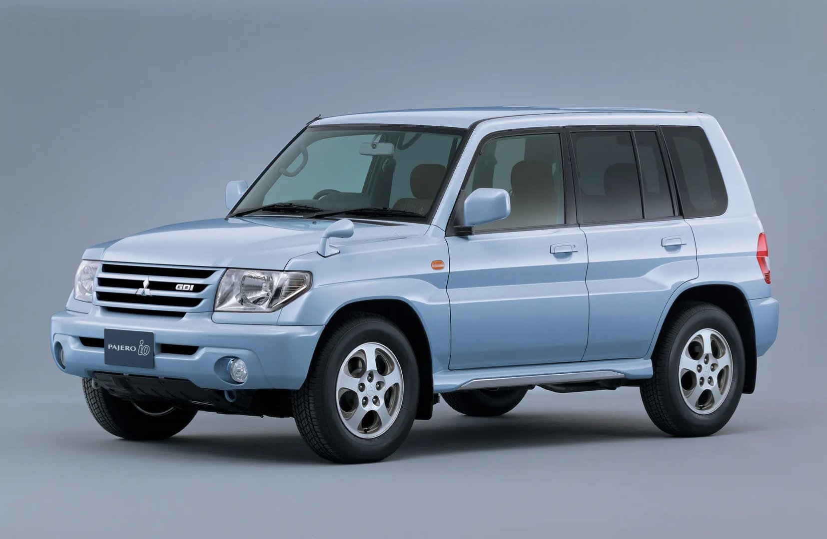 Mitsubishi_Pajero_iO_1_generation__SUV_5-doors__6.jpg