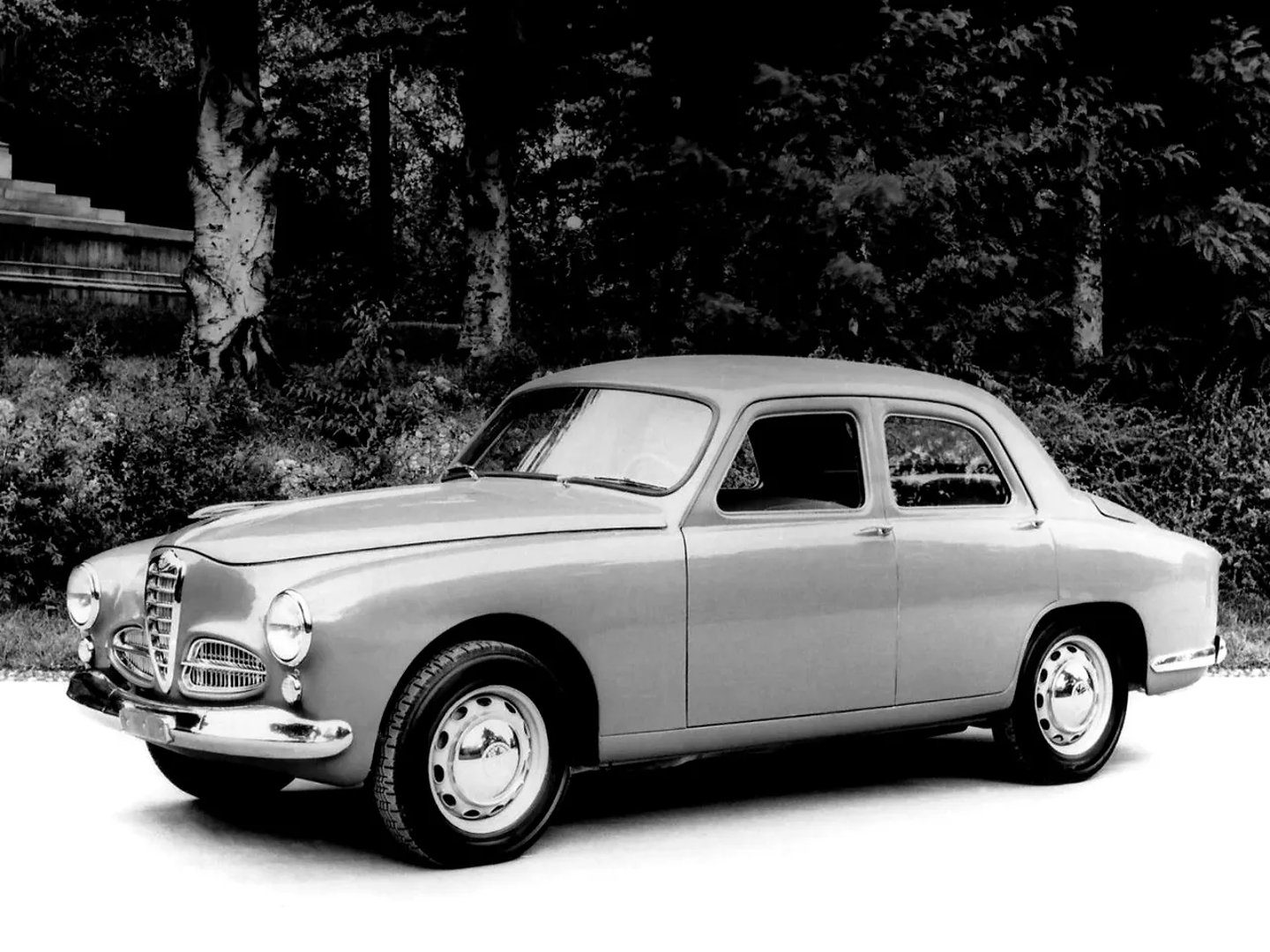 Alfa Romeo_1900_1_generation__Sedan__2.jpg