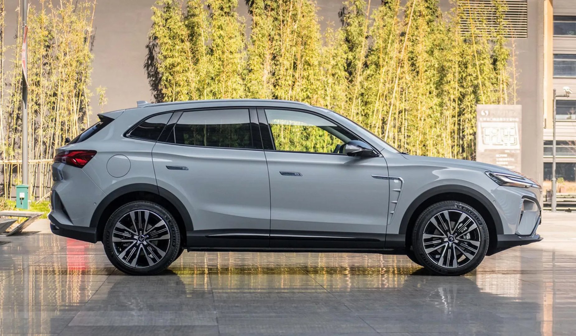 feifan_Marvel_R_1_generation__SUV_5-doors__2.jpg