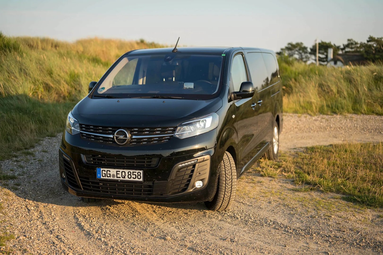 Opel_Zafira_Life_1_generation__Minivan_Long__1.jpg