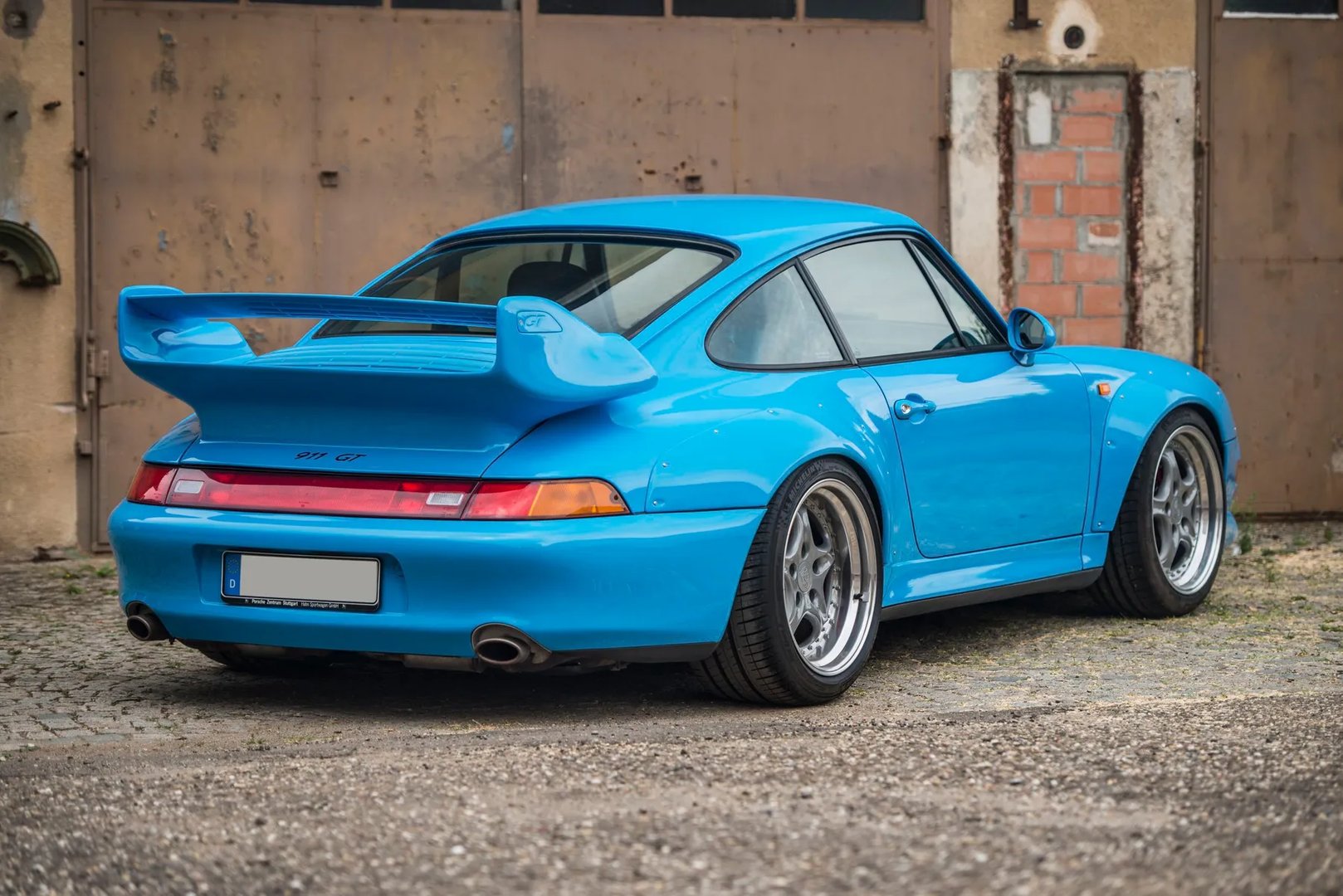 Porsche_911_GT2_1_generation__Coupe__1.jpg