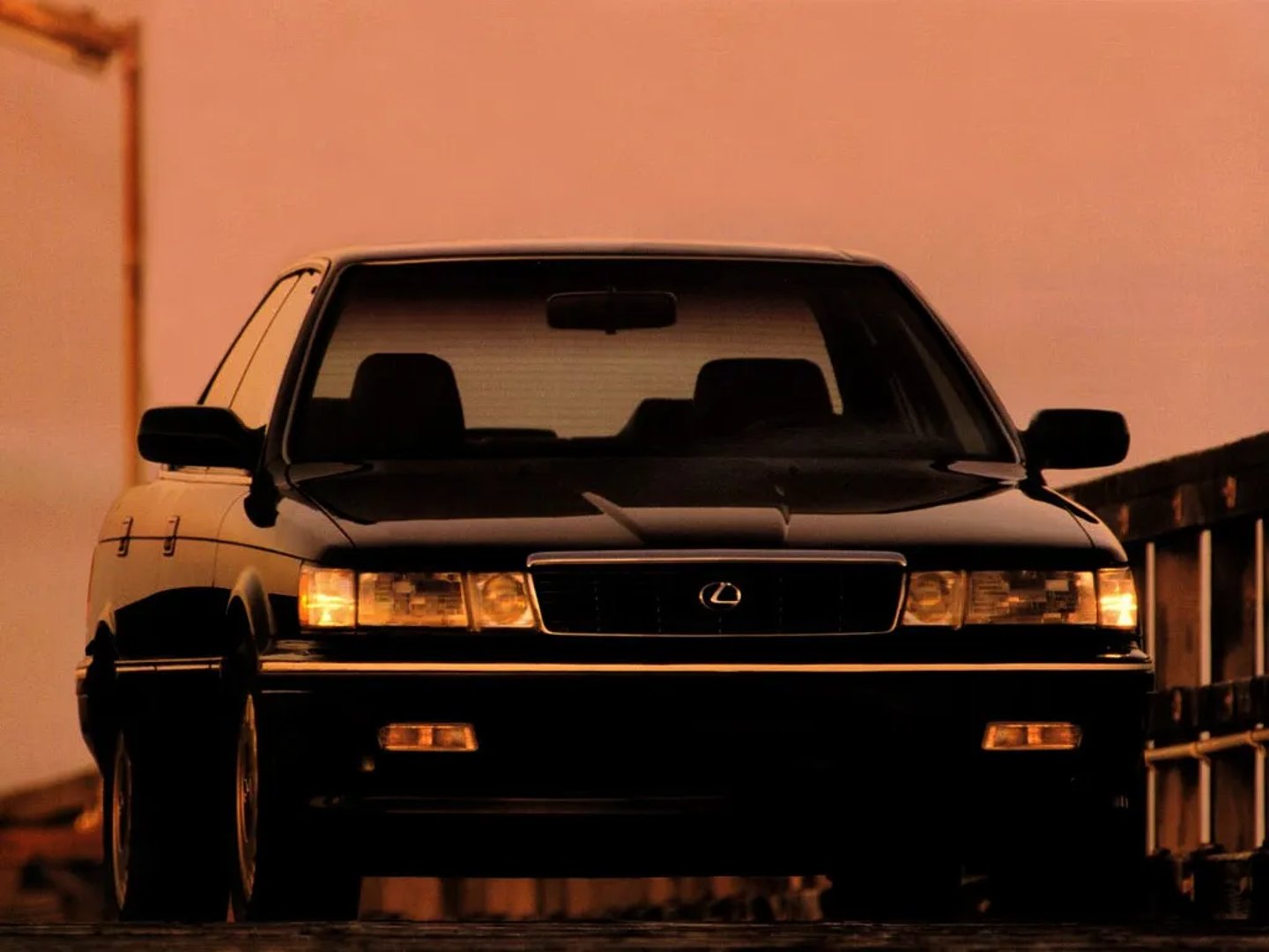 Lexus_ES_1_generation__Sedan__3.jpg