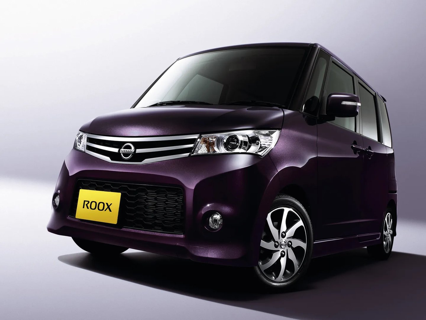 Nissan_Roox_1_generation__Microvan__1.jpg