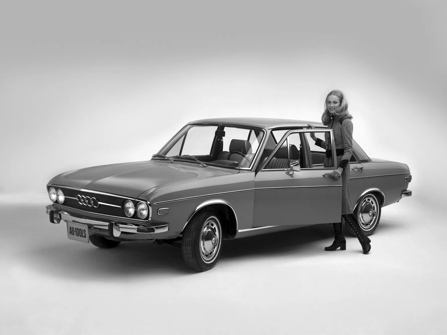 Audi_100_1_generation__Sedan__6.jpg