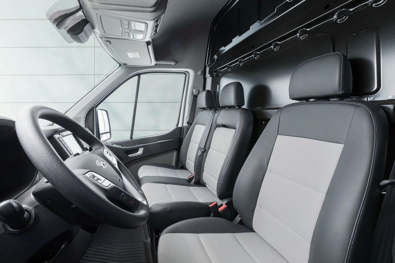 Hyundai_H350_1_generation__Van_Long__6.jpg