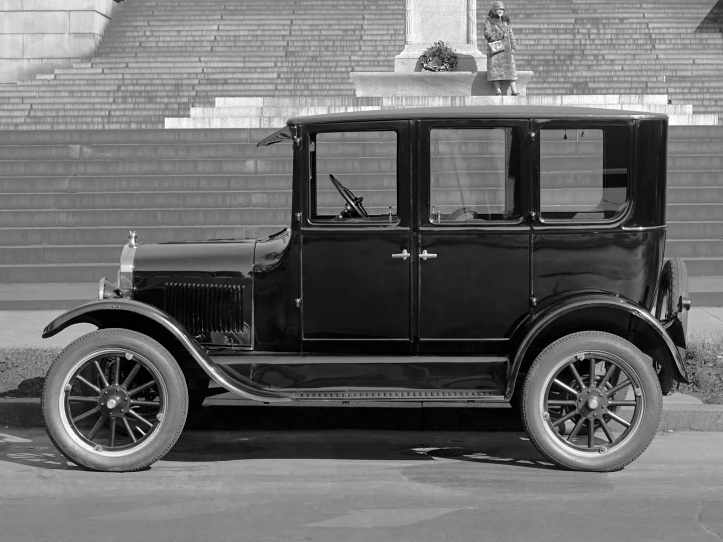 Ford_Model_T_1_generation__Sedan__5.jpg