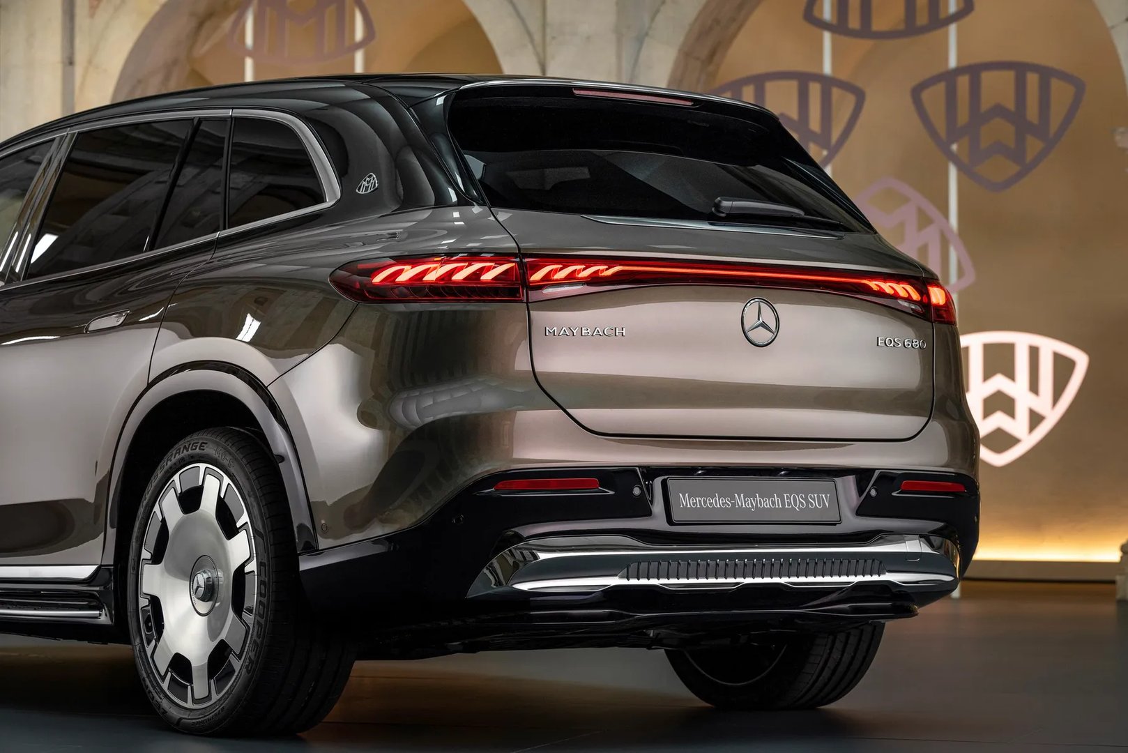 Maybach_EQS_1_generation__SUV_5-doors__13.jpg