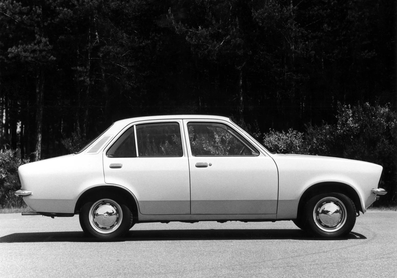 Opel_Kadett_3_generation__Sedan__2.jpg