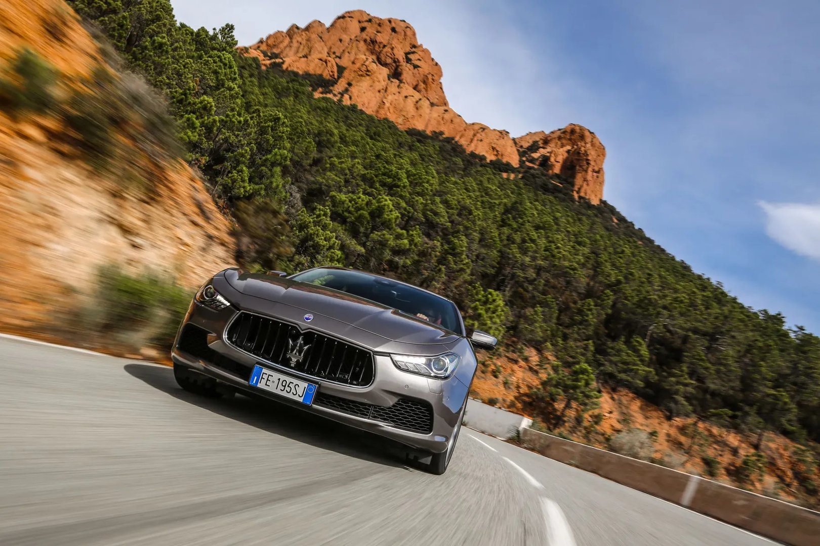 Maserati_Ghibli_3_generation__Sedan__10.jpg