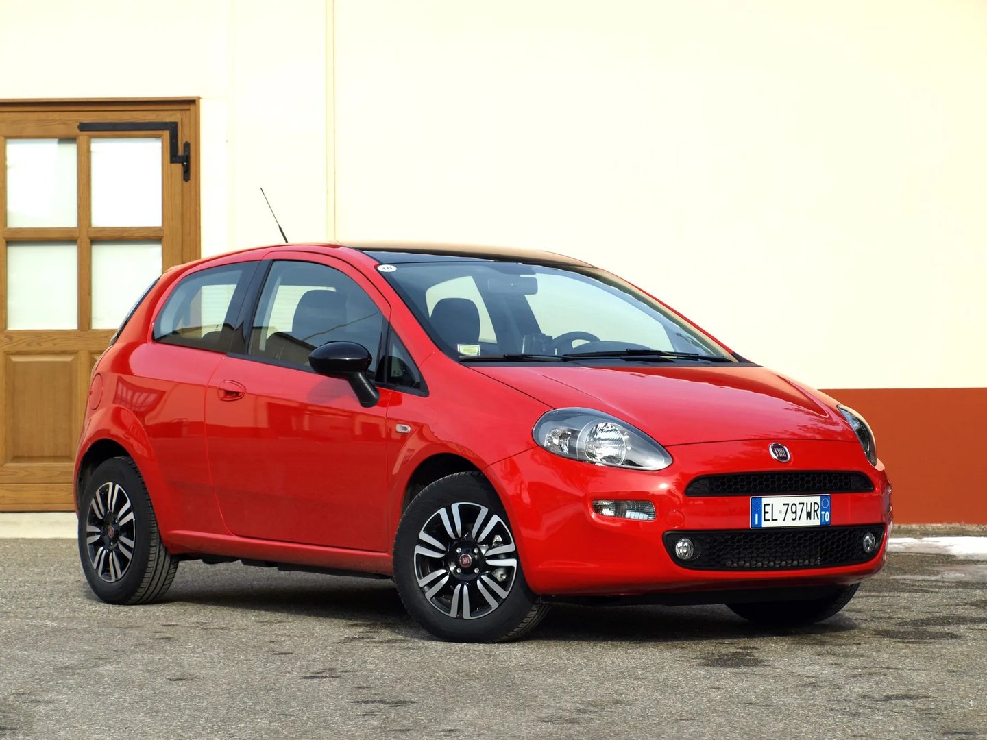Fiat_Punto_3_generation_restyling_2__Mini_3-doors__4.jpg