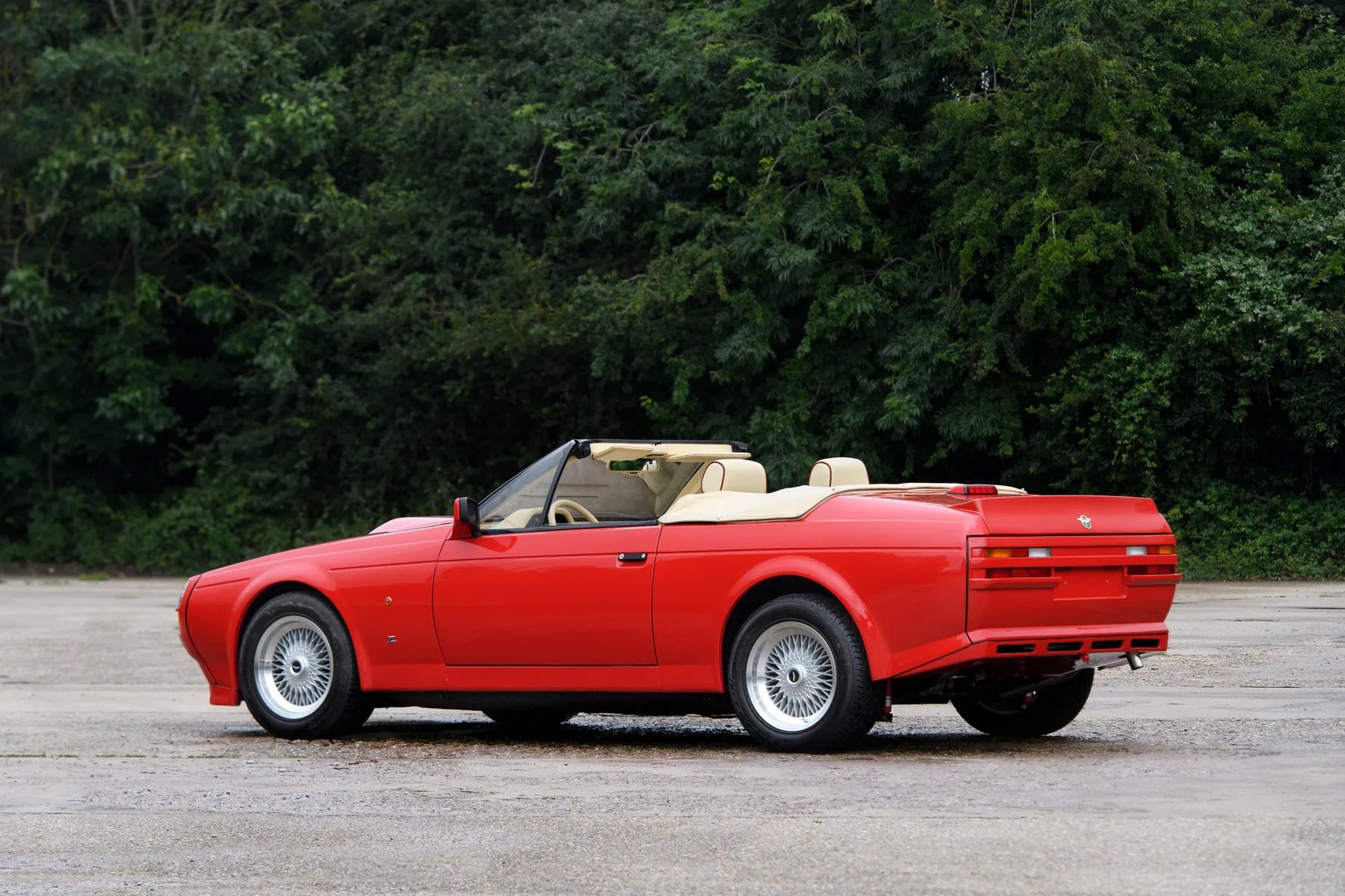 Aston Martin_V8_Zagato_1_generation__Cabrio__2.jpg